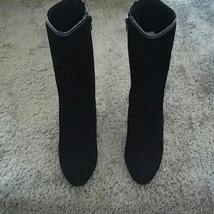 ANNIE SHOES Black Suede Boots